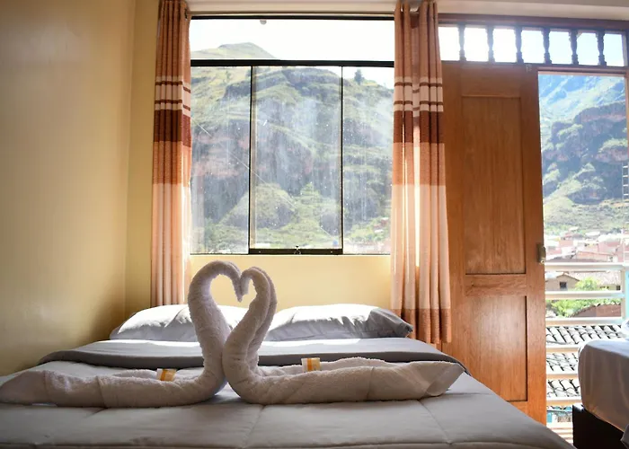Everest Hotel *