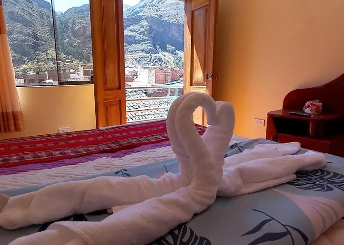 Everest Hotel *